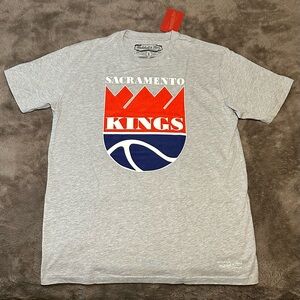 NWT - Mitchell & Ness Sacramento Kings Heather Gray T-Shirt, Size - L